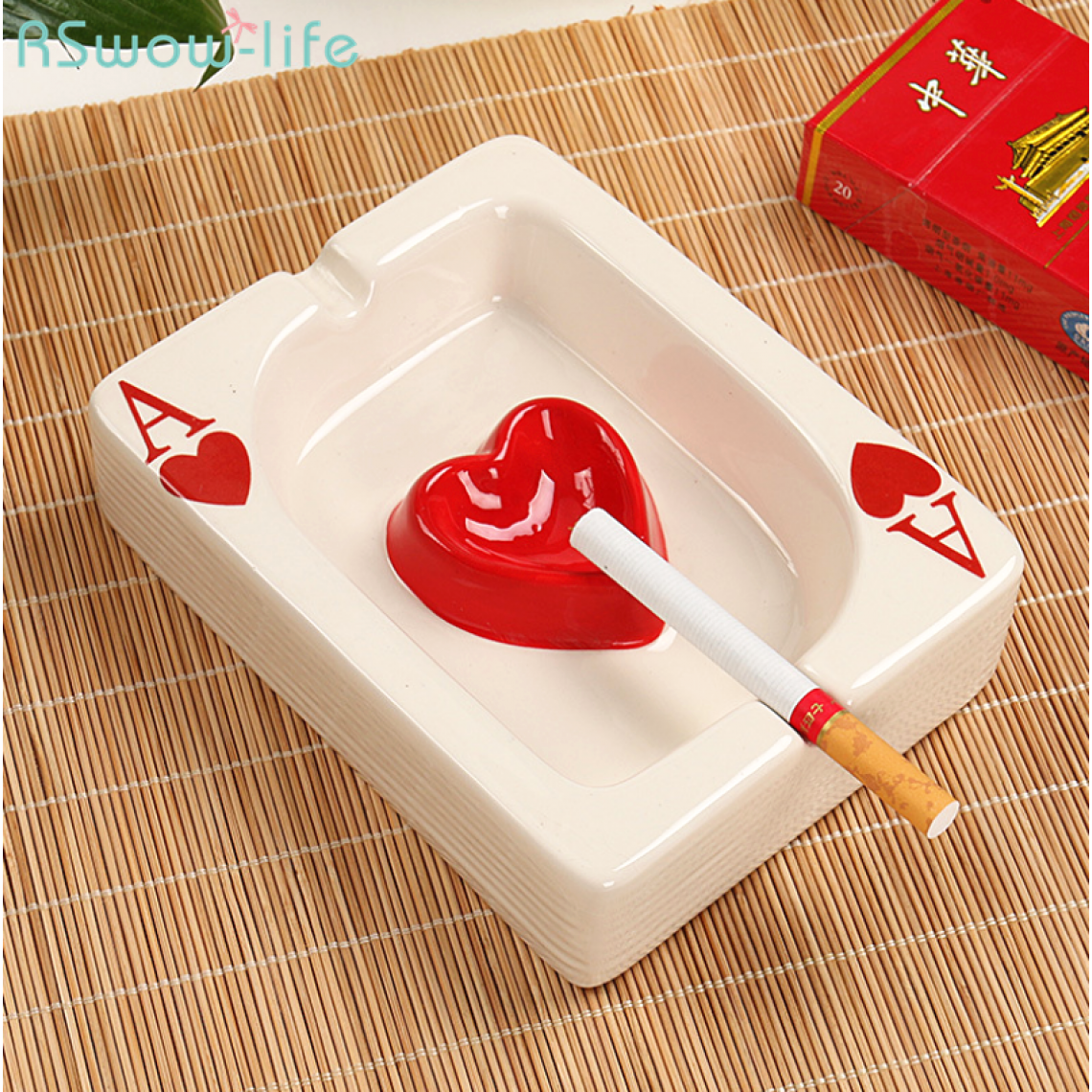Universal - Créatif poker coeur rouge porcelaine cendrier portable cigare cendre plateau créatif ménager gadget(blanche) - Cendriers