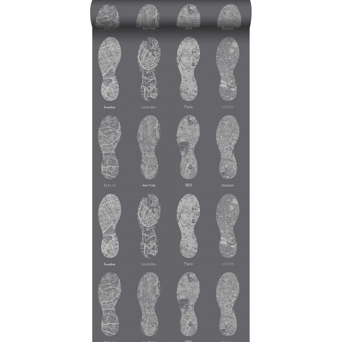 ESTAhome - ESTAhome papier peint cartes de villes en empreintes de chaussures de running gris foncé - 128820 - 53 cm x 10.05 m - Papier peint