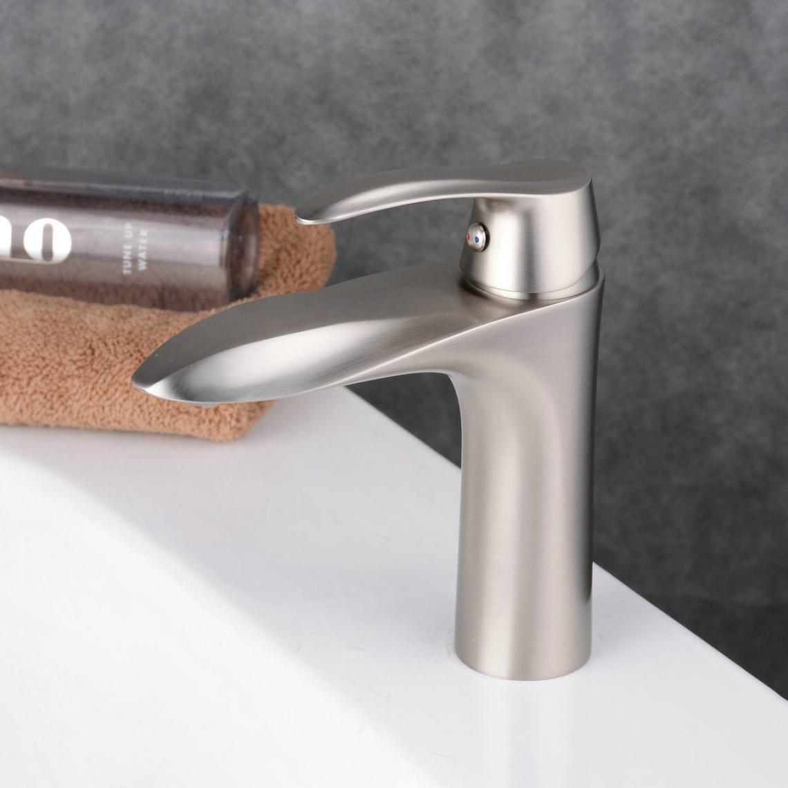 Kroos - Robinet mitigeur lavabo Nickel brossé contemporain aux lignes courbes bec long et droit - Robinet de lavabo