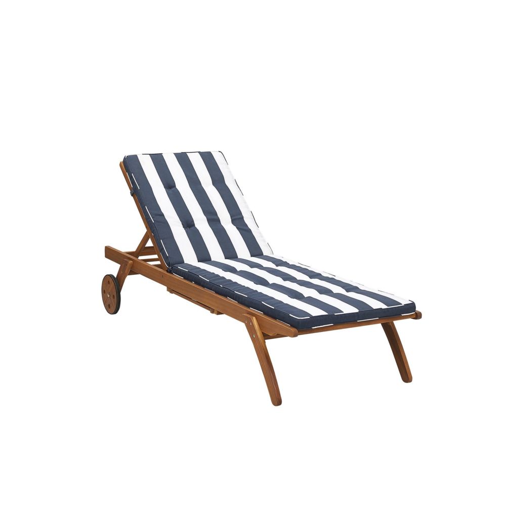 Beliani - Beliani Transat de jardin en bois avec coussin en tissu à rayures bleu marine CESANA - marron - Transats, chaises longues