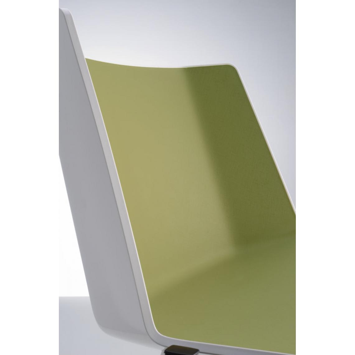 Mdf Italia - Chaise AÏKU - blanc brillant/vert olive - chêne marron lasuré - 4 pieds en chêne - Chaises