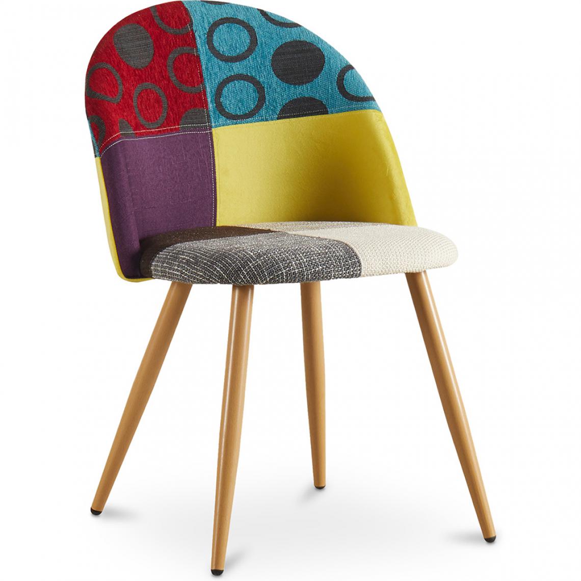 Iconik Interior - Chaise à manger tapissée scandi retro design patchwork pieds en bois - Evelyne Ray - Chaises