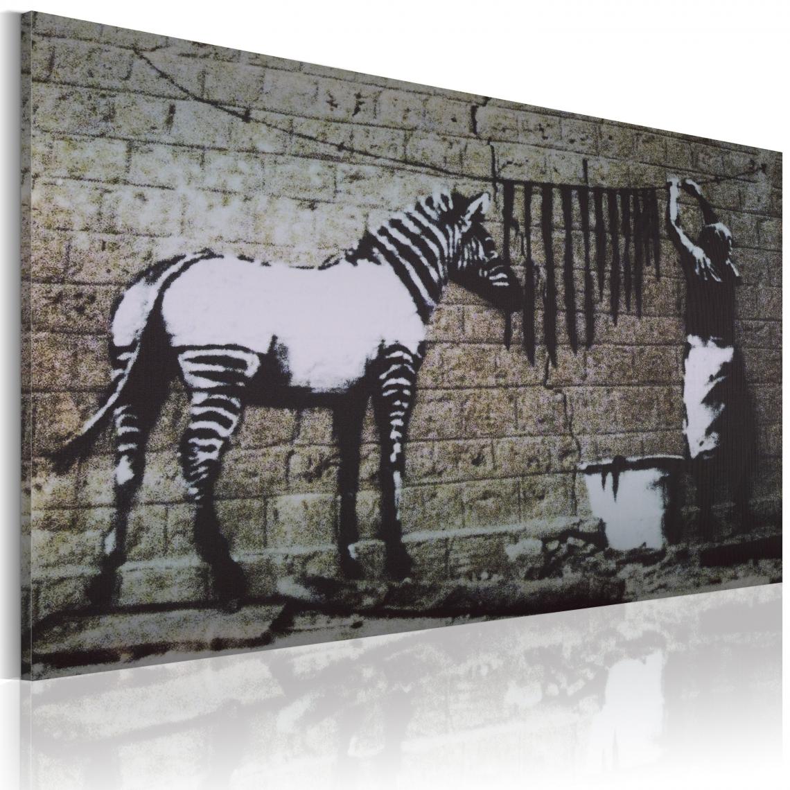Decoshop26 - Tableau sur toile décoration murale image imprimée cadre en bois à suspendre Lavage (Banksy) 60x40 cm 11_0003287 - Tableaux, peintures