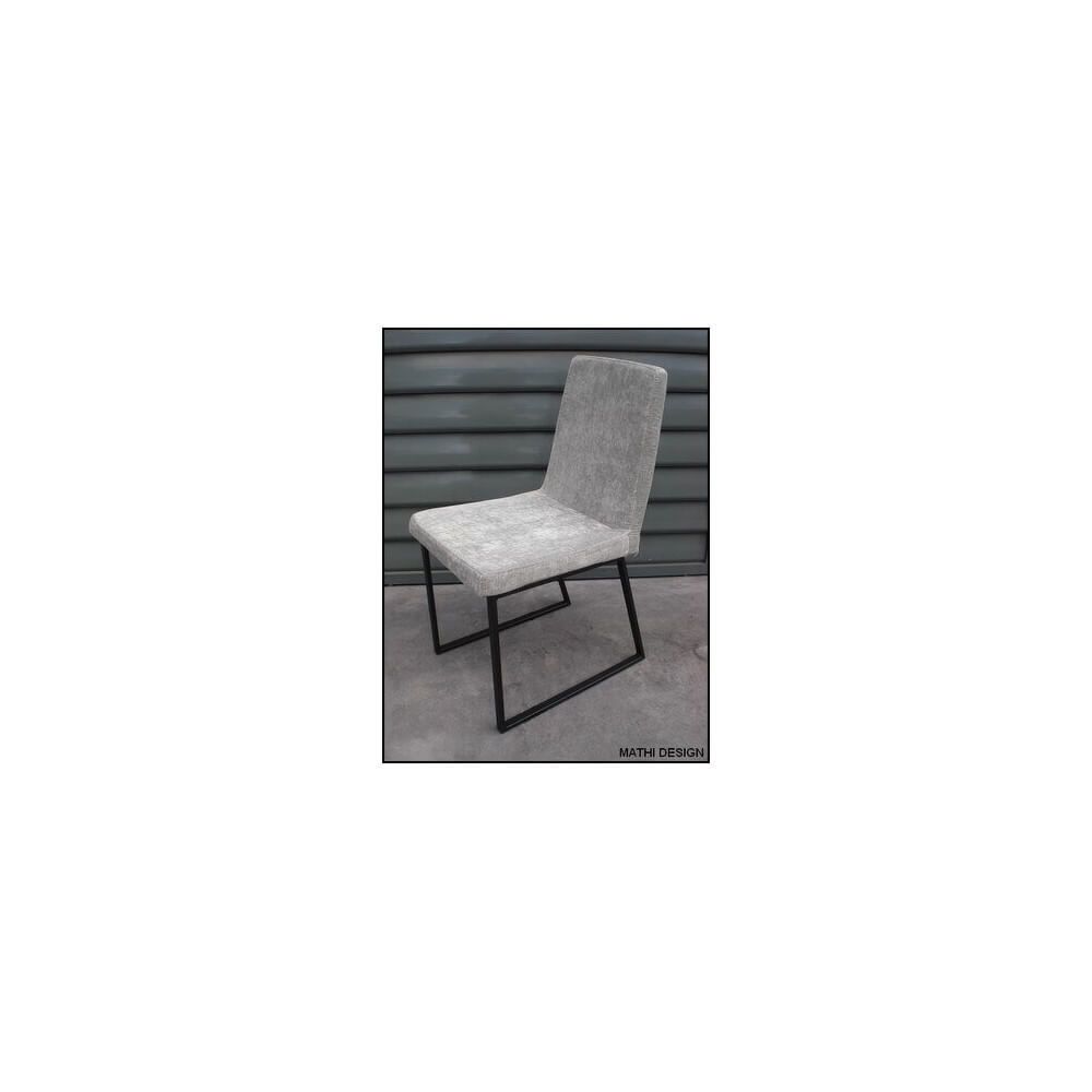 Mathi Design - STYLINE - Chaise design de repas velours pieds acier noirs - Chaises