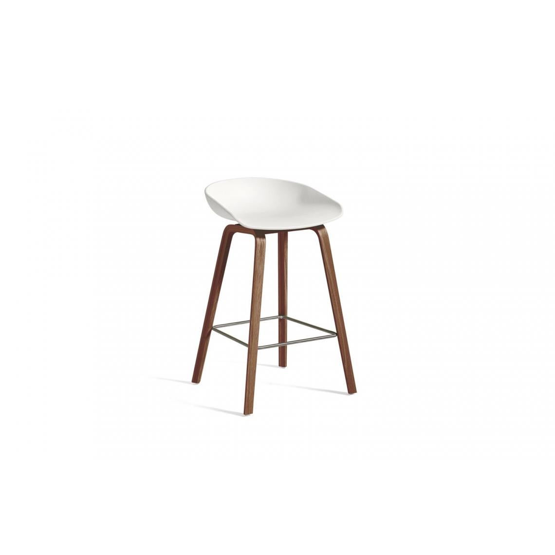 Hay - About A Stool AAS 32 ECO noyer - Hauteur d'assise 65 cm - repose-pied acier inoxydable - blanc - Tabourets