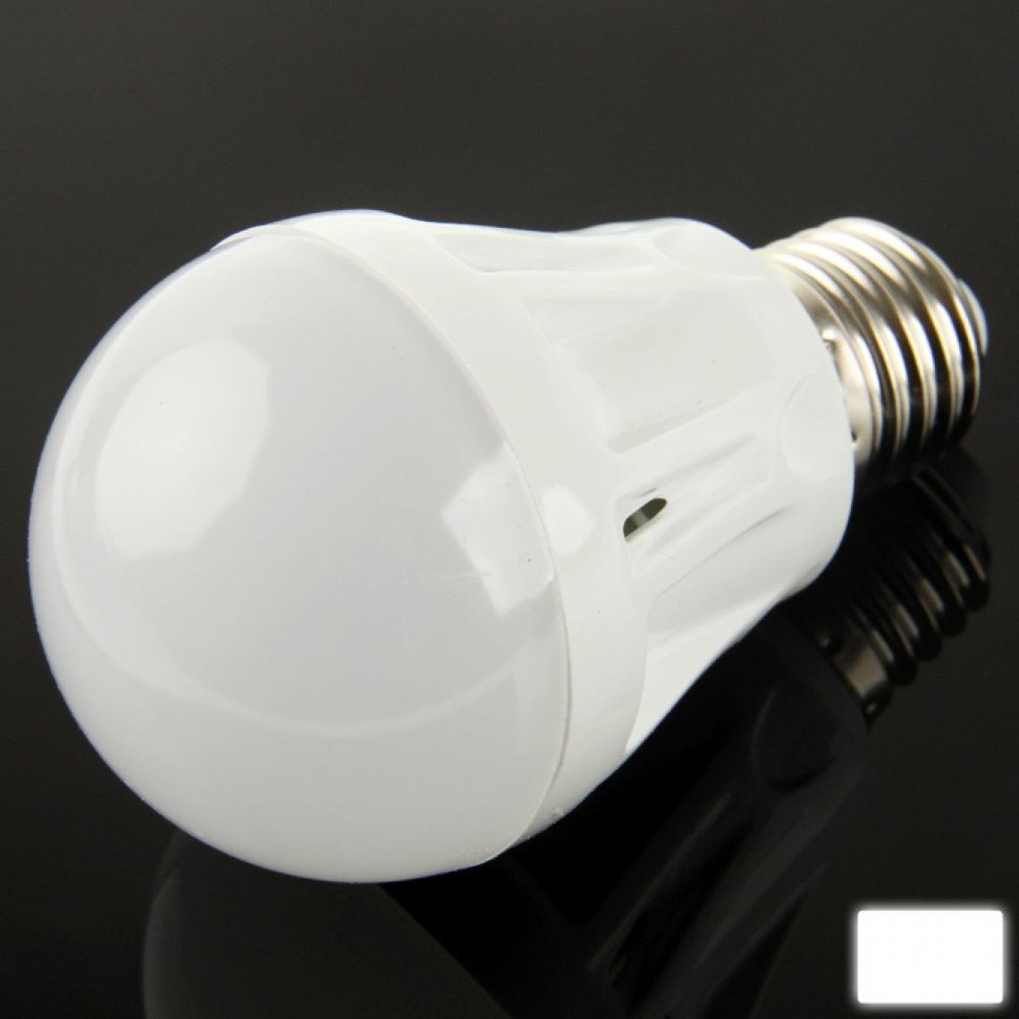 Wewoo - Ampoule E27 5W à forte intensité de boule18 LED SMD 2835lumière blancheAC 220V - Ampoules LED