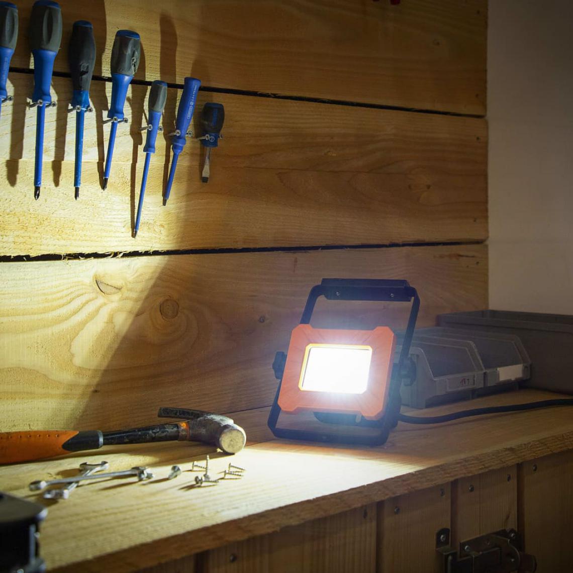 Smartwares - Smartwares Lampe de travail à LED sur support 15x19,5x4,5 cm Orange - Projecteur de chantier