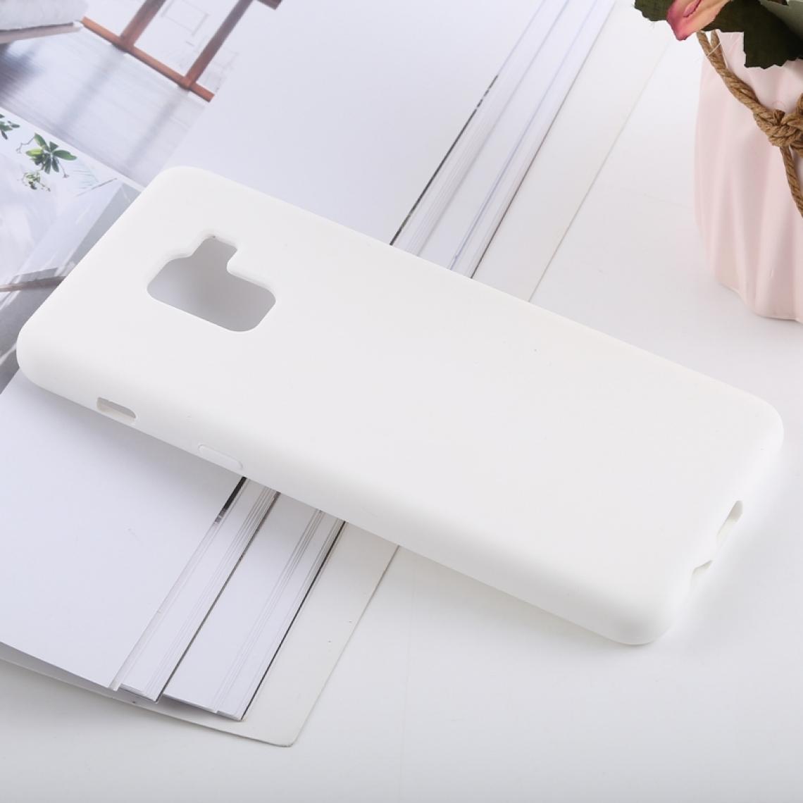 Wewoo - Housse Coque souple antichoc en silicone liquide de couleur unie pour Galaxy A8 + (2018) (Blanc) - Coque, étui smartphone
