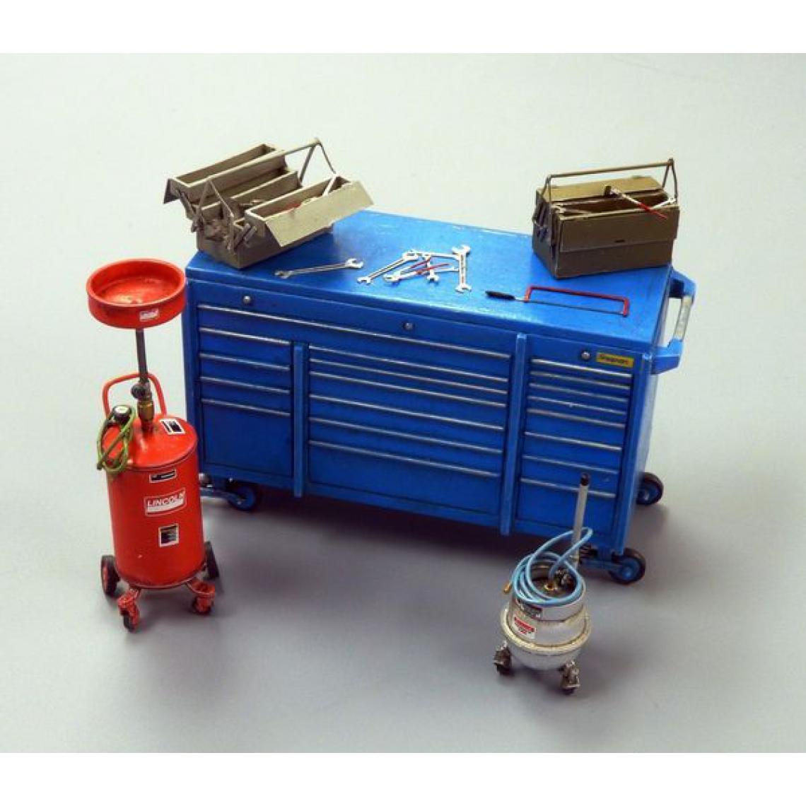 Plus Model - Garage equipment - 1:35e - Plus model - Accessoires et pièces