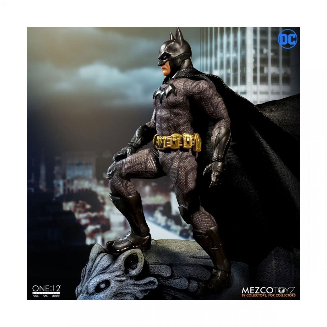 Mezco - Batman - Figurine 1/12 Batman Sovereign Knight 15 cm - Films et séries