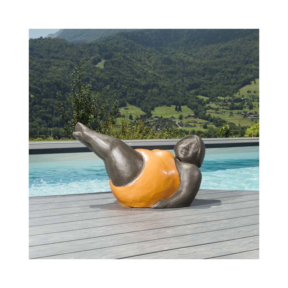 Wanda Collection - Statue femme contemporaine orange - Petite déco d'exterieur