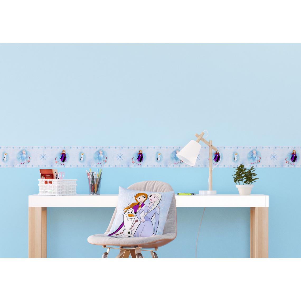Ag Art - Frise auto-adhésive Disney - La Reine des Neiges 2 - modèle dessin fond bleu - 5 M x 10 CM - Frise murale